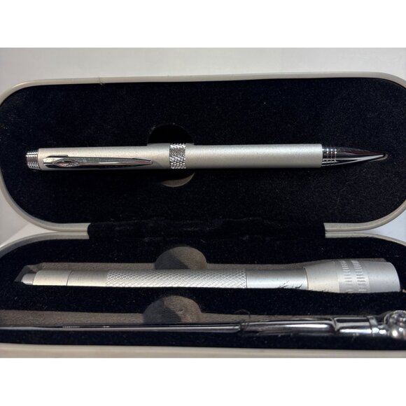 Leeds Dodge Chrysler Jeep Branded Pen Flashlight Tire Gauge Gift Set Metal Case - Picture 3 of 7